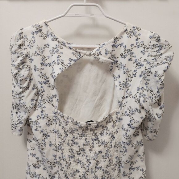 * Cute, Soft, Floral Top * - Picture 2 of 7